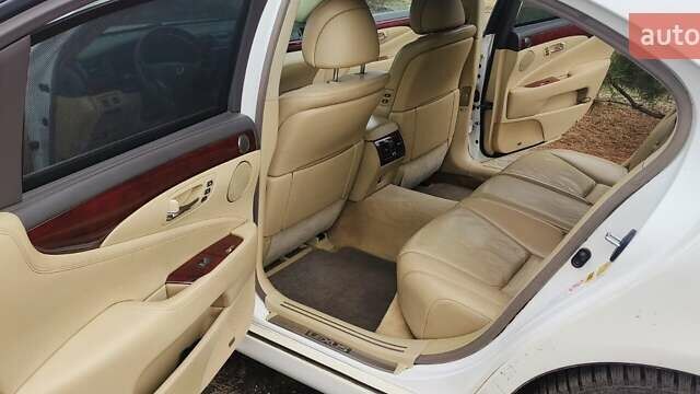 Белый Лексус ЛС, объемом двигателя 4.97 л и пробегом 640 тыс. км за 11000 $, фото 11 на Automoto.ua