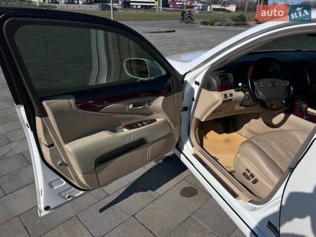 Белый Лексус ЛС, объемом двигателя 4.61 л и пробегом 226 тыс. км за 11500 $, фото 14 на Automoto.ua