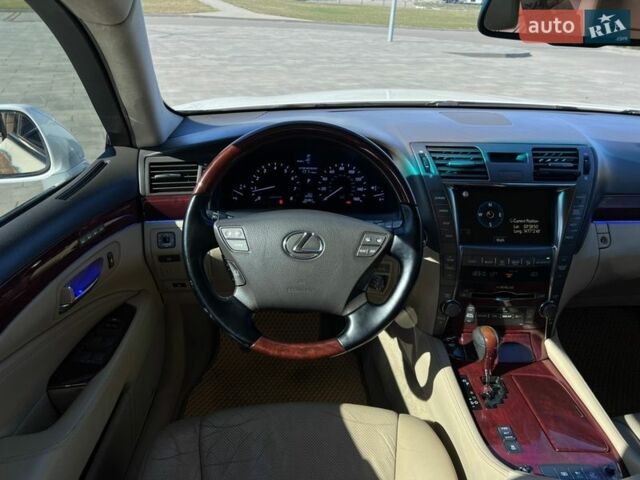 Белый Лексус ЛС, объемом двигателя 4.61 л и пробегом 226 тыс. км за 11500 $, фото 23 на Automoto.ua