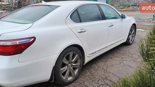 Белый Лексус ЛС, объемом двигателя 4.97 л и пробегом 640 тыс. км за 11000 $, фото 3 на Automoto.ua