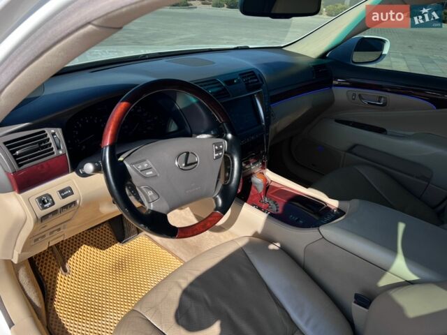 Білий Лексус ЛС, об'ємом двигуна 4.61 л та пробігом 226 тис. км за 11500 $, фото 15 на Automoto.ua