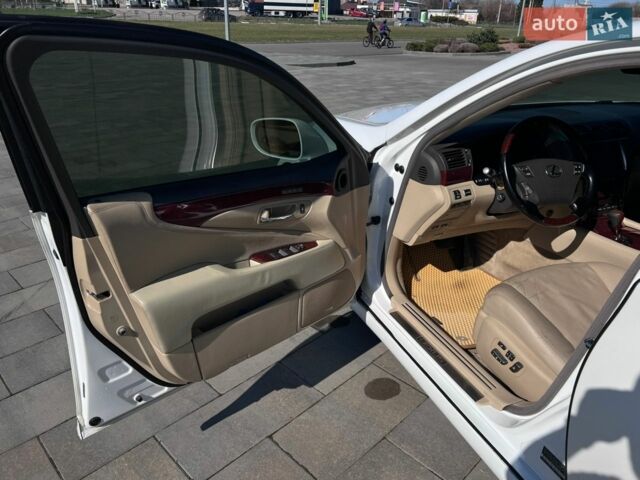 Білий Лексус ЛС, об'ємом двигуна 4.61 л та пробігом 226 тис. км за 11500 $, фото 14 на Automoto.ua