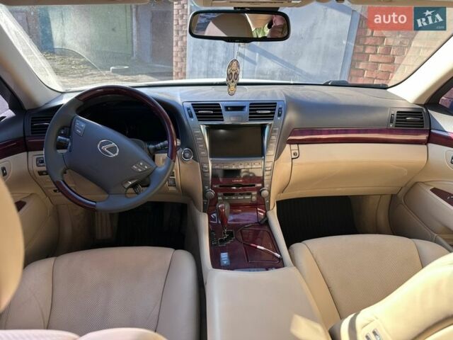 Белый Лексус ЛС, объемом двигателя 4.61 л и пробегом 233 тыс. км за 9900 $, фото 5 на Automoto.ua