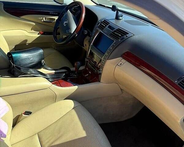 Білий Лексус ЛС, об'ємом двигуна 4.6 л та пробігом 153 тис. км за 14000 $, фото 7 на Automoto.ua