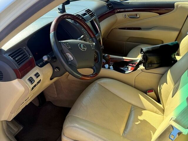 Білий Лексус ЛС, об'ємом двигуна 4.6 л та пробігом 153 тис. км за 14000 $, фото 6 на Automoto.ua