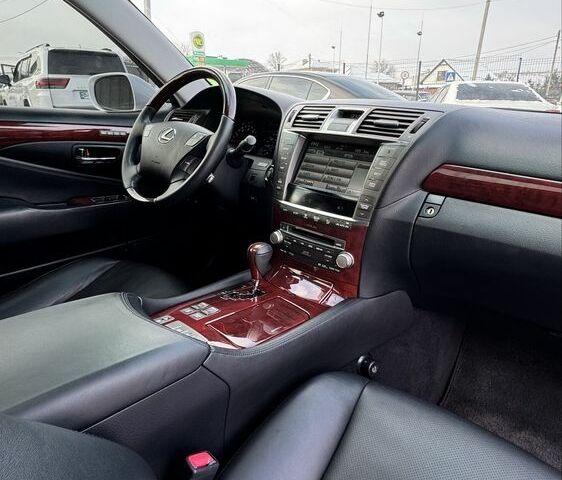 Белый Лексус ЛС, объемом двигателя 4.6 л и пробегом 71 тыс. км за 20600 $, фото 22 на Automoto.ua