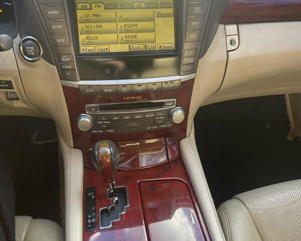 Белый Лексус ЛС, объемом двигателя 4.61 л и пробегом 191 тыс. км за 11999 $, фото 8 на Automoto.ua