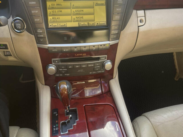 Белый Лексус ЛС, объемом двигателя 4.61 л и пробегом 191 тыс. км за 11999 $, фото 8 на Automoto.ua