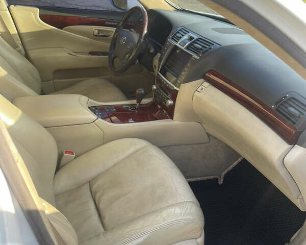 Лексус ЛС 2010 у Києві на Automoto.ua Білий Лексус ЛС, об'ємом двигуна 4.61 л та пробігом 191 тис. км за 13600 $, фото 11 на Automoto.ua