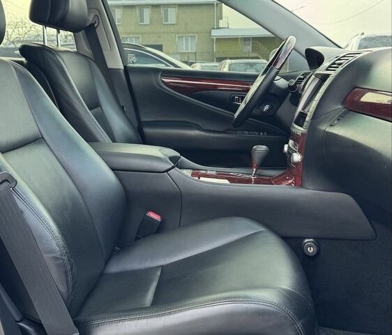 Белый Лексус ЛС, объемом двигателя 4.6 л и пробегом 71 тыс. км за 20600 $, фото 21 на Automoto.ua