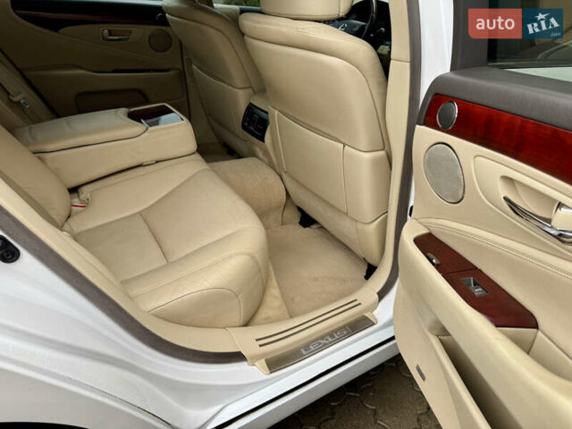 Білий Лексус ЛС, об'ємом двигуна 4.6 л та пробігом 241 тис. км за 14500 $, фото 9 на Automoto.ua