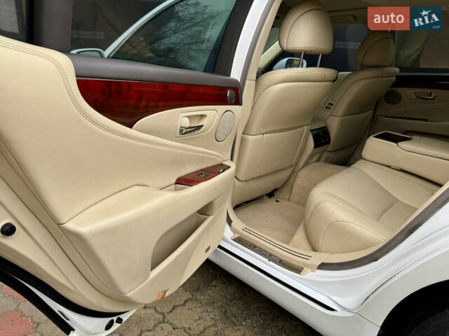 Білий Лексус ЛС, об'ємом двигуна 4.6 л та пробігом 241 тис. км за 14500 $, фото 14 на Automoto.ua