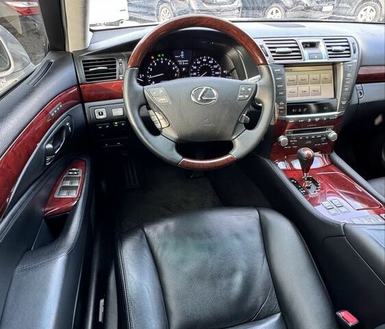 Белый Лексус ЛС, объемом двигателя 4.6 л и пробегом 71 тыс. км за 20600 $, фото 9 на Automoto.ua