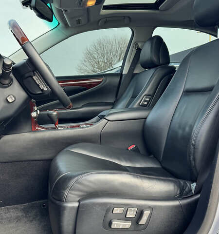 Белый Лексус ЛС, объемом двигателя 4.6 л и пробегом 71 тыс. км за 20600 $, фото 12 на Automoto.ua