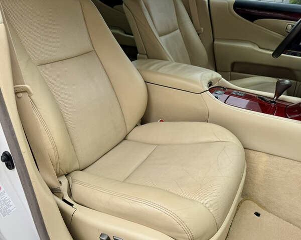 Білий Лексус ЛС, об'ємом двигуна 4.6 л та пробігом 241 тис. км за 14500 $, фото 7 на Automoto.ua