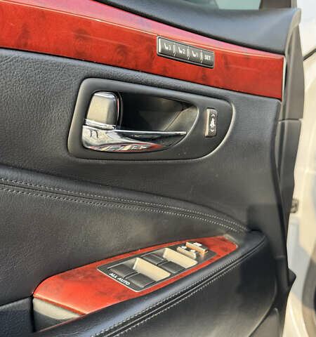 Белый Лексус ЛС, объемом двигателя 4.6 л и пробегом 71 тыс. км за 20600 $, фото 19 на Automoto.ua