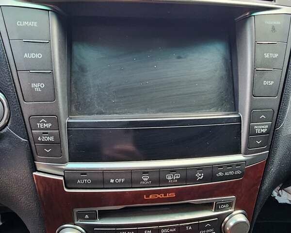 Белый Лексус ЛС, объемом двигателя 4.6 л и пробегом 150 тыс. км за 3900 $, фото 10 на Automoto.ua