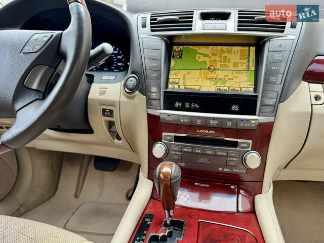 Білий Лексус ЛС, об'ємом двигуна 4.6 л та пробігом 241 тис. км за 14500 $, фото 10 на Automoto.ua