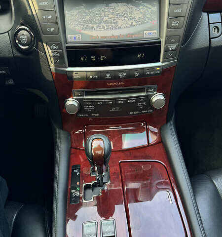 Белый Лексус ЛС, объемом двигателя 4.6 л и пробегом 71 тыс. км за 20600 $, фото 24 на Automoto.ua