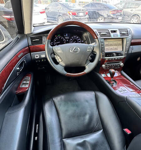 Белый Лексус ЛС, объемом двигателя 4.6 л и пробегом 71 тыс. км за 20600 $, фото 10 на Automoto.ua