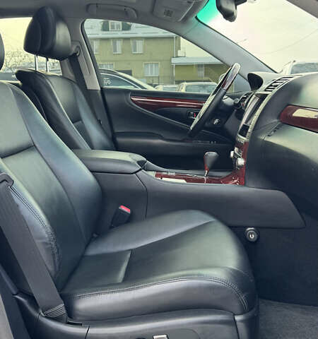 Белый Лексус ЛС, объемом двигателя 4.6 л и пробегом 71 тыс. км за 20600 $, фото 16 на Automoto.ua