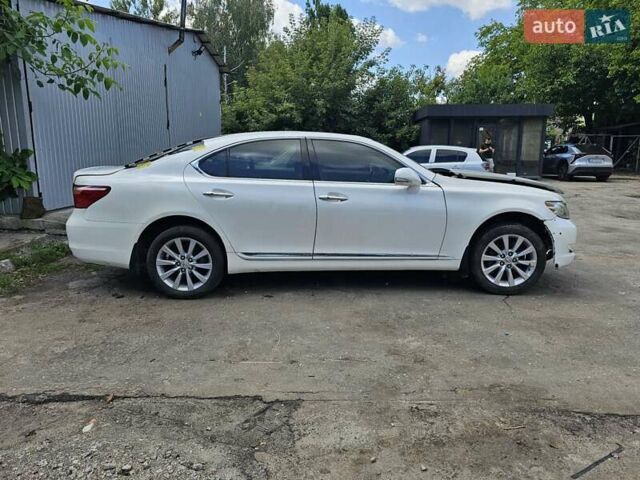 Білий Лексус ЛС, об'ємом двигуна 4.6 л та пробігом 150 тис. км за 4900 $, фото 8 на Automoto.ua