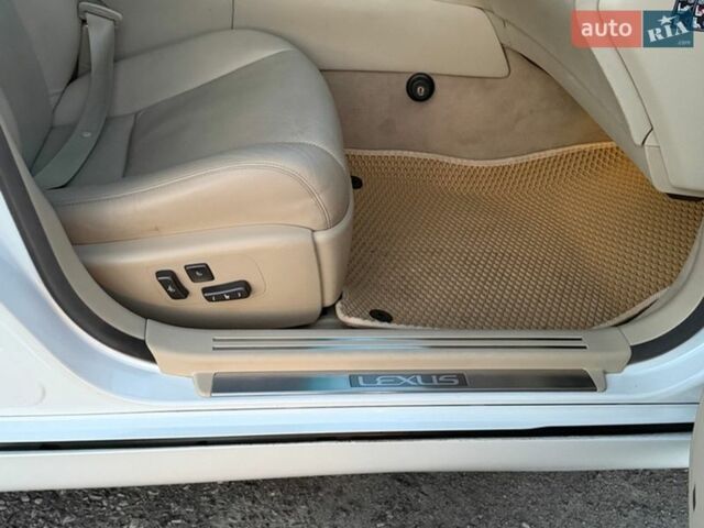 Белый Лексус ЛС, объемом двигателя 4.61 л и пробегом 185 тыс. км за 15000 $, фото 18 на Automoto.ua