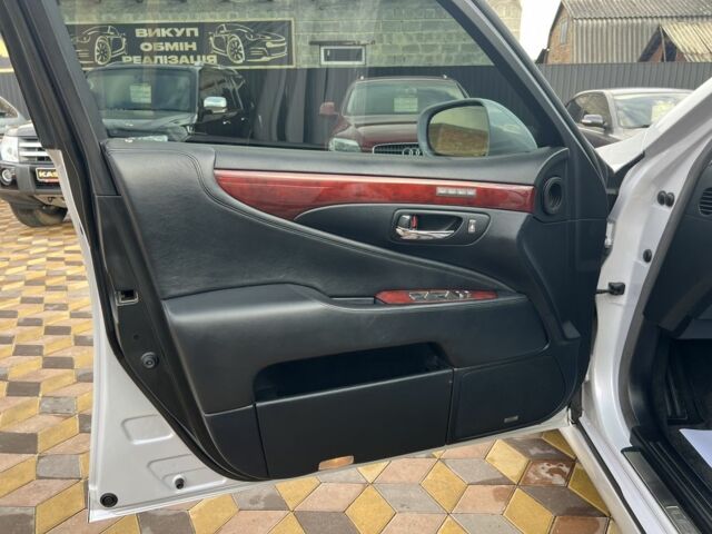 Білий Лексус ЛС, об'ємом двигуна 4.6 л та пробігом 71 тис. км за 19900 $, фото 15 на Automoto.ua