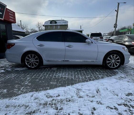 Белый Лексус ЛС, объемом двигателя 4.6 л и пробегом 71 тыс. км за 20600 $, фото 2 на Automoto.ua