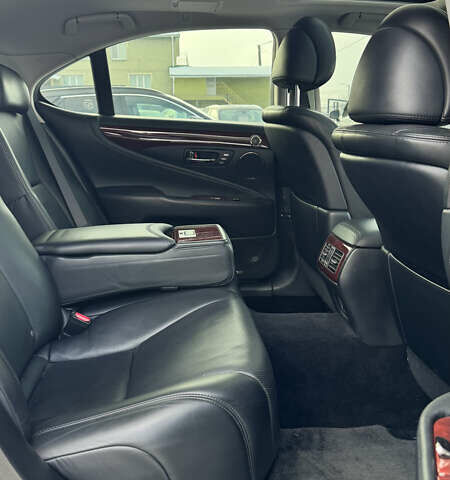 Белый Лексус ЛС, объемом двигателя 4.6 л и пробегом 71 тыс. км за 20600 $, фото 18 на Automoto.ua