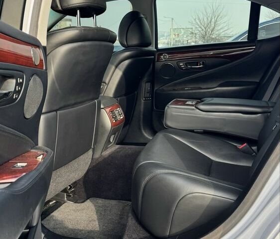 Белый Лексус ЛС, объемом двигателя 4.6 л и пробегом 71 тыс. км за 20600 $, фото 17 на Automoto.ua