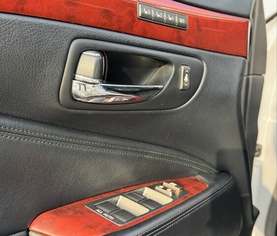 Белый Лексус ЛС, объемом двигателя 4.6 л и пробегом 71 тыс. км за 20600 $, фото 15 на Automoto.ua