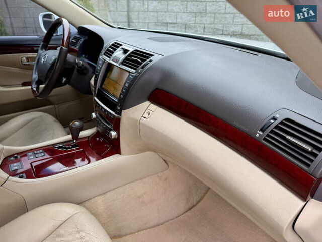 Білий Лексус ЛС, об'ємом двигуна 4.6 л та пробігом 241 тис. км за 14500 $, фото 6 на Automoto.ua