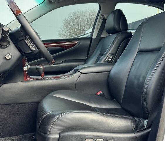 Белый Лексус ЛС, объемом двигателя 4.6 л и пробегом 71 тыс. км за 20600 $, фото 12 на Automoto.ua