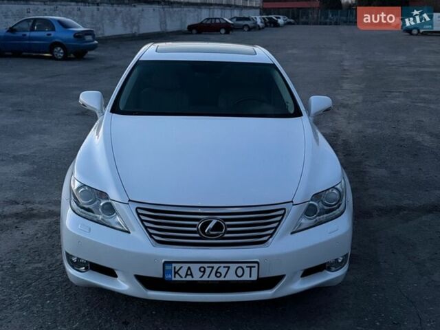 Белый Лексус ЛС, объемом двигателя 4.61 л и пробегом 185 тыс. км за 15000 $, фото 5 на Automoto.ua