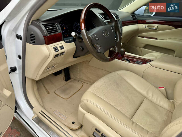 Білий Лексус ЛС, об'ємом двигуна 4.6 л та пробігом 241 тис. км за 14500 $, фото 15 на Automoto.ua