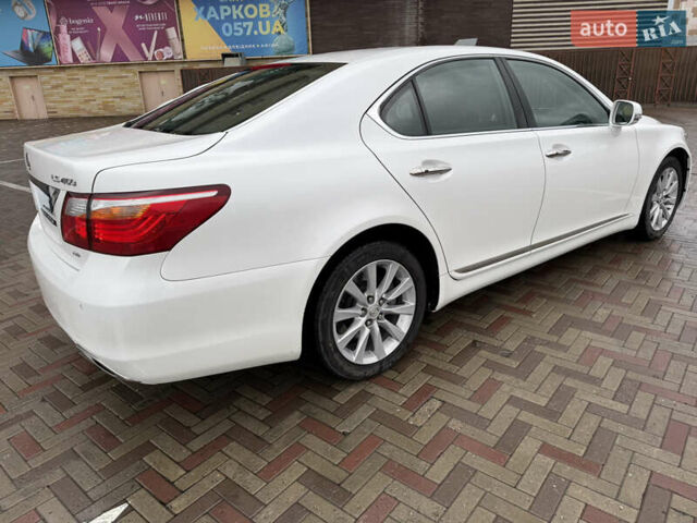 Белый Лексус ЛС, объемом двигателя 4.6 л и пробегом 142 тыс. км за 16300 $, фото 11 на Automoto.ua
