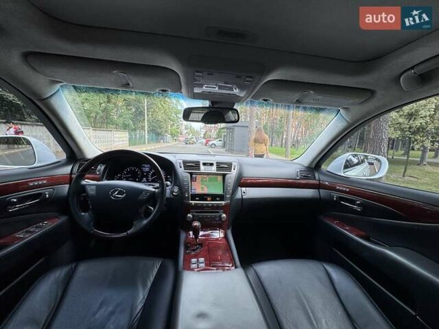 Білий Лексус ЛС, об'ємом двигуна 4.6 л та пробігом 64 тис. км за 20000 $, фото 19 на Automoto.ua