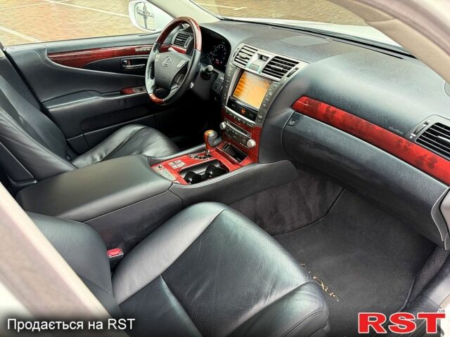 Белый Лексус ЛС, объемом двигателя 4.6 л и пробегом 141 тыс. км за 16500 $, фото 4 на Automoto.ua