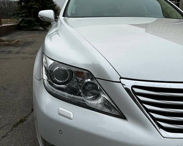 Білий Лексус ЛС, об'ємом двигуна 4.61 л та пробігом 173 тис. км за 13999 $, фото 11 на Automoto.ua