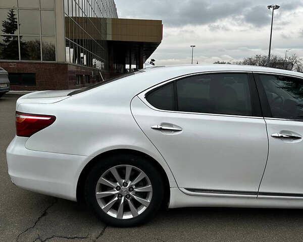 Білий Лексус ЛС, об'ємом двигуна 4.61 л та пробігом 173 тис. км за 13999 $, фото 9 на Automoto.ua