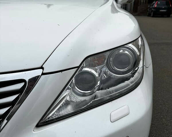 Білий Лексус ЛС, об'ємом двигуна 4.61 л та пробігом 173 тис. км за 13999 $, фото 13 на Automoto.ua