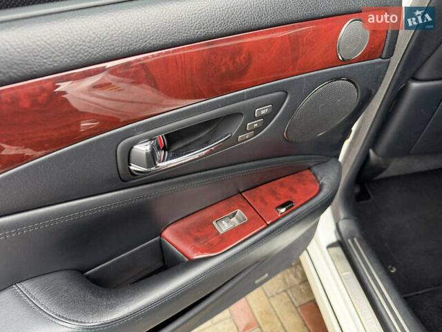 Белый Лексус ЛС, объемом двигателя 4.6 л и пробегом 142 тыс. км за 15900 $, фото 2 на Automoto.ua