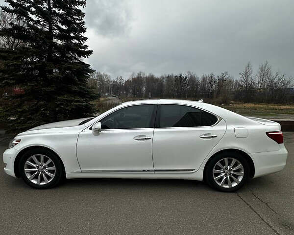 Білий Лексус ЛС, об'ємом двигуна 4.61 л та пробігом 173 тис. км за 13999 $, фото 1 на Automoto.ua