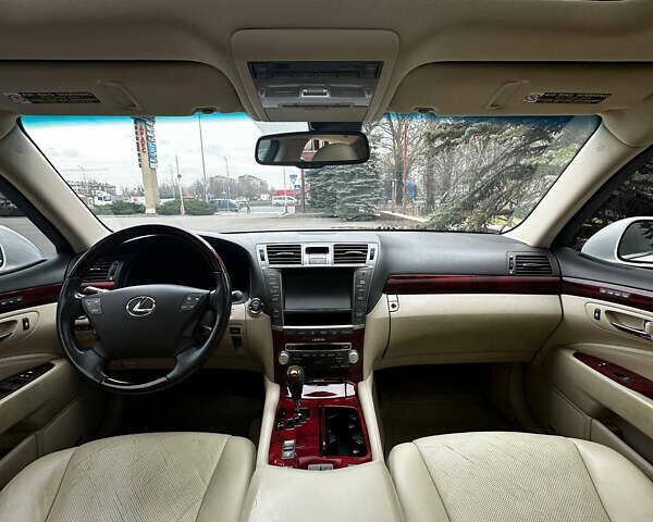 Білий Лексус ЛС, об'ємом двигуна 4.61 л та пробігом 173 тис. км за 13999 $, фото 30 на Automoto.ua