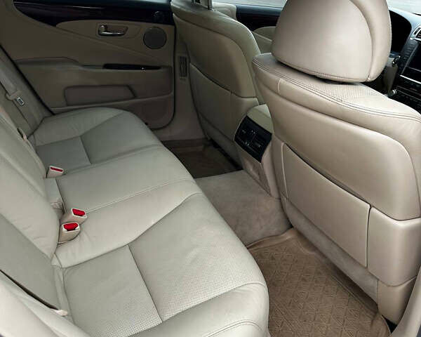 Білий Лексус ЛС, об'ємом двигуна 4.61 л та пробігом 173 тис. км за 13999 $, фото 22 на Automoto.ua