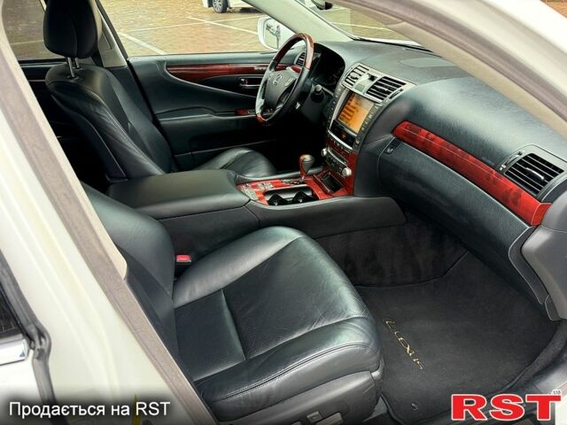 Белый Лексус ЛС, объемом двигателя 4.6 л и пробегом 141 тыс. км за 16500 $, фото 9 на Automoto.ua