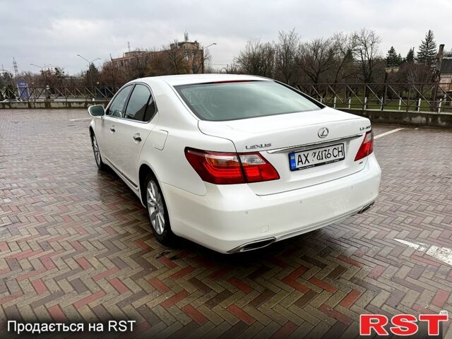Белый Лексус ЛС, объемом двигателя 4.6 л и пробегом 141 тыс. км за 16500 $, фото 1 на Automoto.ua