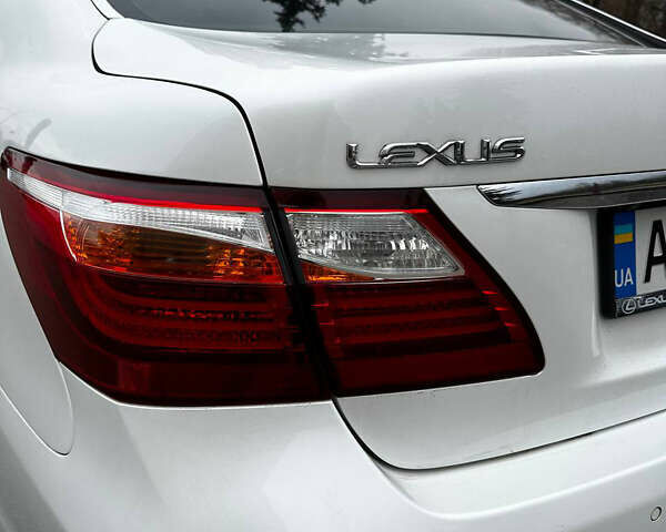 Білий Лексус ЛС, об'ємом двигуна 4.61 л та пробігом 173 тис. км за 13999 $, фото 18 на Automoto.ua