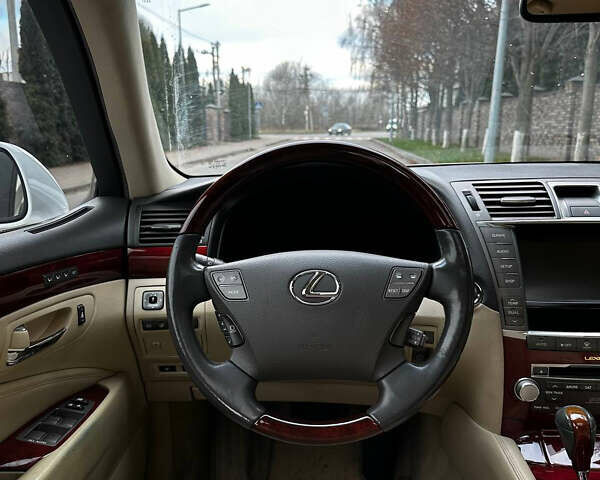 Белый Лексус ЛС, объемом двигателя 4.61 л и пробегом 173 тыс. км за 12999 $, фото 30 на Automoto.ua